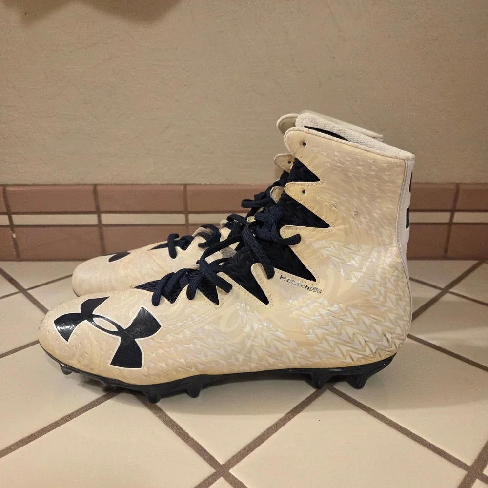 Under Armour Highlight ClutchFit Mens 10 Football Cleats Cream Navy 3019983-103